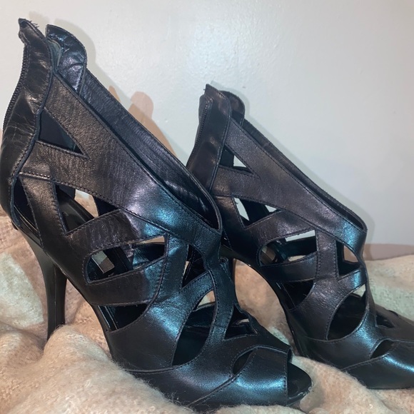 GUESS Dipped Ankle Heels - Picture 2 of 8